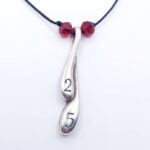 Kallirroi.gr - Χειροποίητο κόσμημα ( φο μπιζού / faux bijoux ) kallirroi.gr XMAS6 – Κολιέ γούρι επάργυρο σε μαύρο κορδόνι